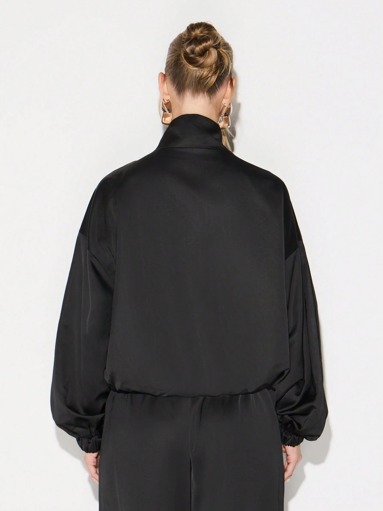 KIZN Chaqueta bomber de satén con puños acanalados