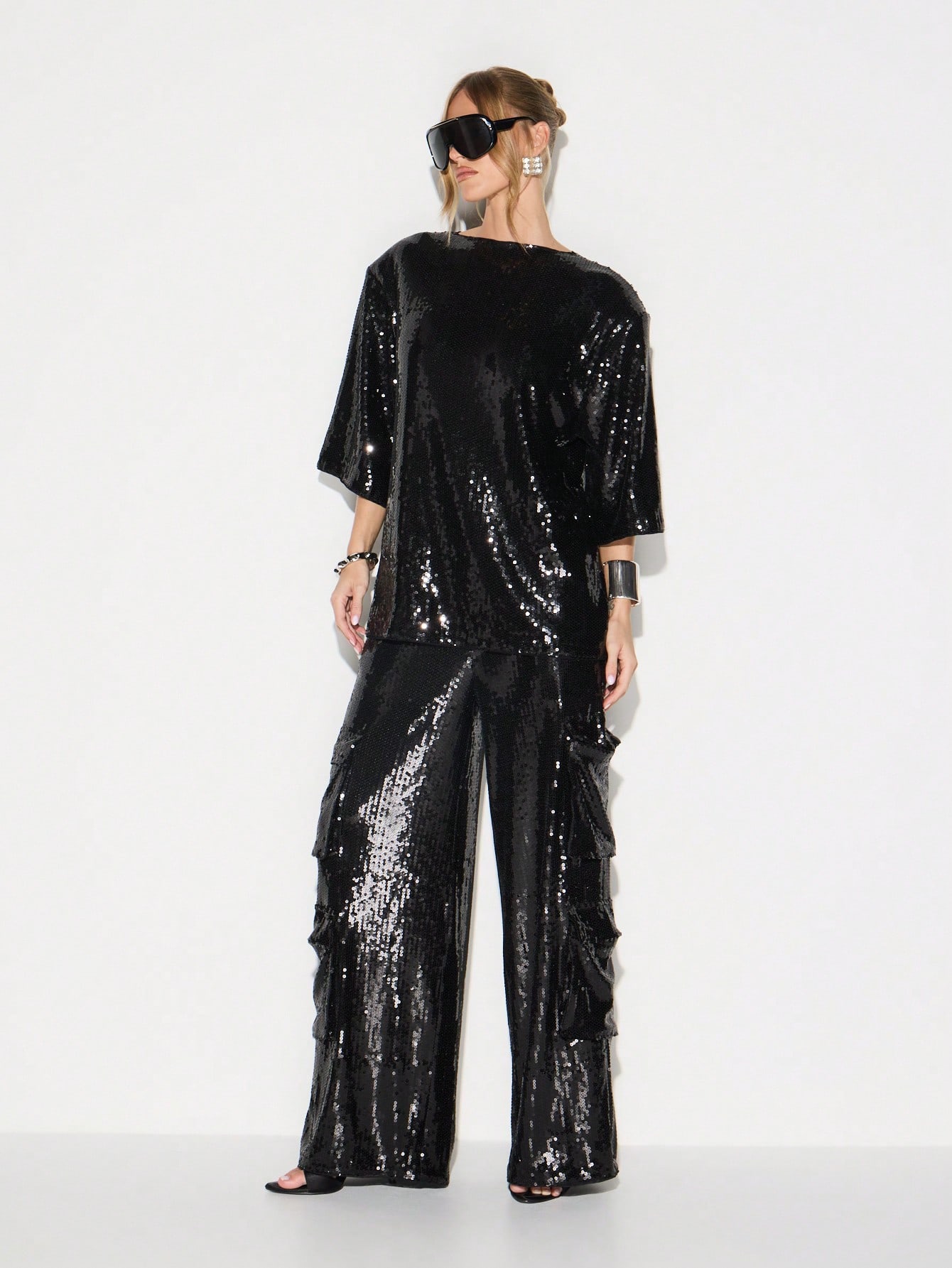 KIZN Camiseta preta grande com lantejoulas e mangas curtas