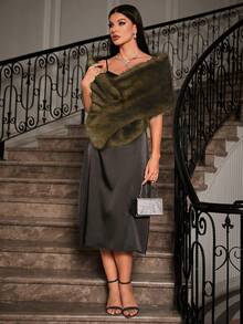 Zolique 女士纯色 Toca 人造毛皮披肩，冬季，派对大红色毛皮披肩，适合节日派对服装 - 軍綠色 - 查看 5