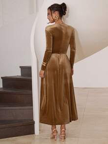 Modelyn 女士时尚派对天鹅绒V领长袖连衣裙 - 棕色 - 查看 3