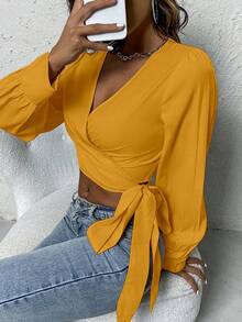 EMERY ROSE Áo sơ mi nữ cổ chữ V màu trơn, thắt nơ phía trước, dáng crop top - Màu vàng - Xem 5