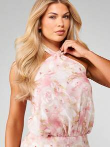 MISSGUIDED 适合春夏季节的露背雪纺迷你连衣裙，带有花卉印花和荷叶边下摆 - 粉色 - 查看 4