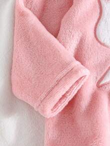 SHEIN Genkimix Kids Baby Girls' Cute Pink Bow Embroidered Fluffy White Long Sleeve Top And Pink Plaid Pants Thickened Autumn/Winter Pajama Set Cozy Pixies Baby Girl Set Bow Newborn Outfit Baby Girl Warm Sets Baby Girl Long Sleeve Set Baby Casual Sets - Pink - View 8