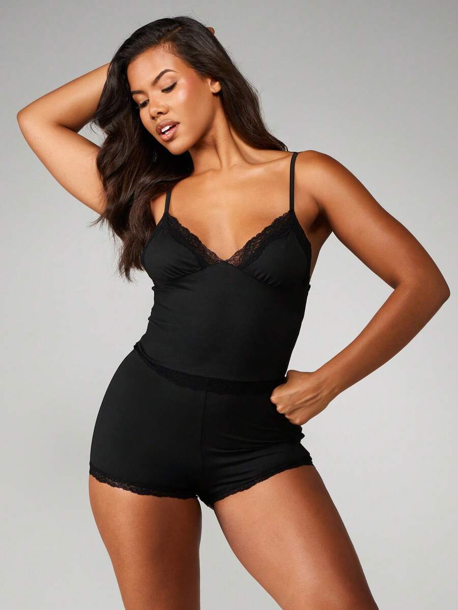 MISSGUIDED Bộ đồ ngủ hai dây và quần short viền ren cho ban đêm thoải mái và thư giãn - màu đen - Xem 1