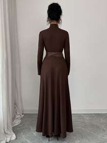 SHEIN Elenzya Váy dệt kim dài màu trơn sang trọng dành cho nữ, thiết kế cổ cao một nửa, ôm vừa vặn, trang trí thắt lưng thon gọn, váy thanh lịch cổ điển, phù hợp mặc hàng ngày, hẹn hò, ăn tối, cặp đôi, lớp trong thu đông, lớp ngoài xuân - màu nâu - Xem 2