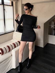 K-Vae 女士新款斜肩褶皱迷你连衣裙，新年款 - 黑色 - 查看 3