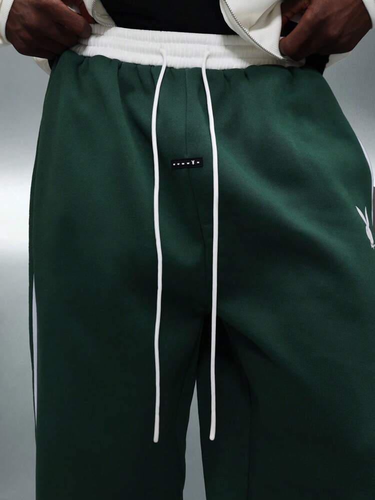 PLAYBOY X SUMWON Jogginghose mit weitem Bein, Seitenstreifen und Häschen-Logo