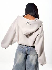 SUMWON WOMEN Áo nỉ trùm đầu Boxy Fit cỡ lớn có khóa kéo, in họa tiết và mũ trùm đầu có dây rút, phù hợp cho phong cách đường phố thường ngày - Xám - Xem 2