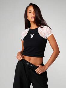 Missguided x Playboy Kortärmad topp med spetsärm och kanintryck med logotyp, kortärmad svart t-shirt - Svart och Vitt - Visa 3