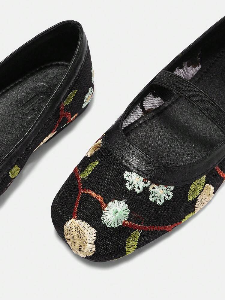 CUCCOO CURVES ワイドフィット レディース ラウンドトゥ フラットシューズ、ブラックメッシュ生地 刺繍、ミニマリストデザイン、快適通気性バックルストラップフラット、プラスサイズ