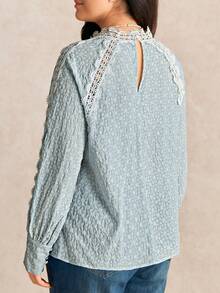 EMERY ROSE Blusa de manga larga con cuello alto, textura, bordado, parches y encaje para mujer de talla grande, elegante y casual para uso diario, primavera/otoño