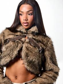 SUMWON WOMEN Áo khoác lông thú giả cắt ngắn có dây da Áo khoác mùa đông sang trọng Phong cách Biker - Màu be - Xem 5