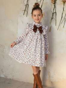 SHEIN Emery Rose Kids Đầm dài tay dáng rộng dễ thương cho bé gái, họa tiết hoa màu mơ, thắt nơ, thích hợp cho kỳ nghỉ hè; Đầm hoa mùa thu, đầm thu màu trắng ngà điểm xuyết đỏ cháy; Đầm xuân thu cho bé gái; Đầm hoa nhún bèo tay dài, chi tiết nơ to và xếp nếp cho bé gái; Đầm hoa tay dài, cổ bèo nhún, thắt nơ to cho bé gái; Đầm chữ A dễ thương, đầm nơ; Đầm in họa tiết hoa mùa thu cho bé gái. - Màu be - Xem 7