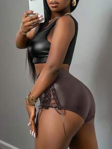 Slaydiva 新款休闲运动街头黑色皮革镂空交叉侧带短裤，时尚迷你短裤 - 咖啡棕 - 查看 2