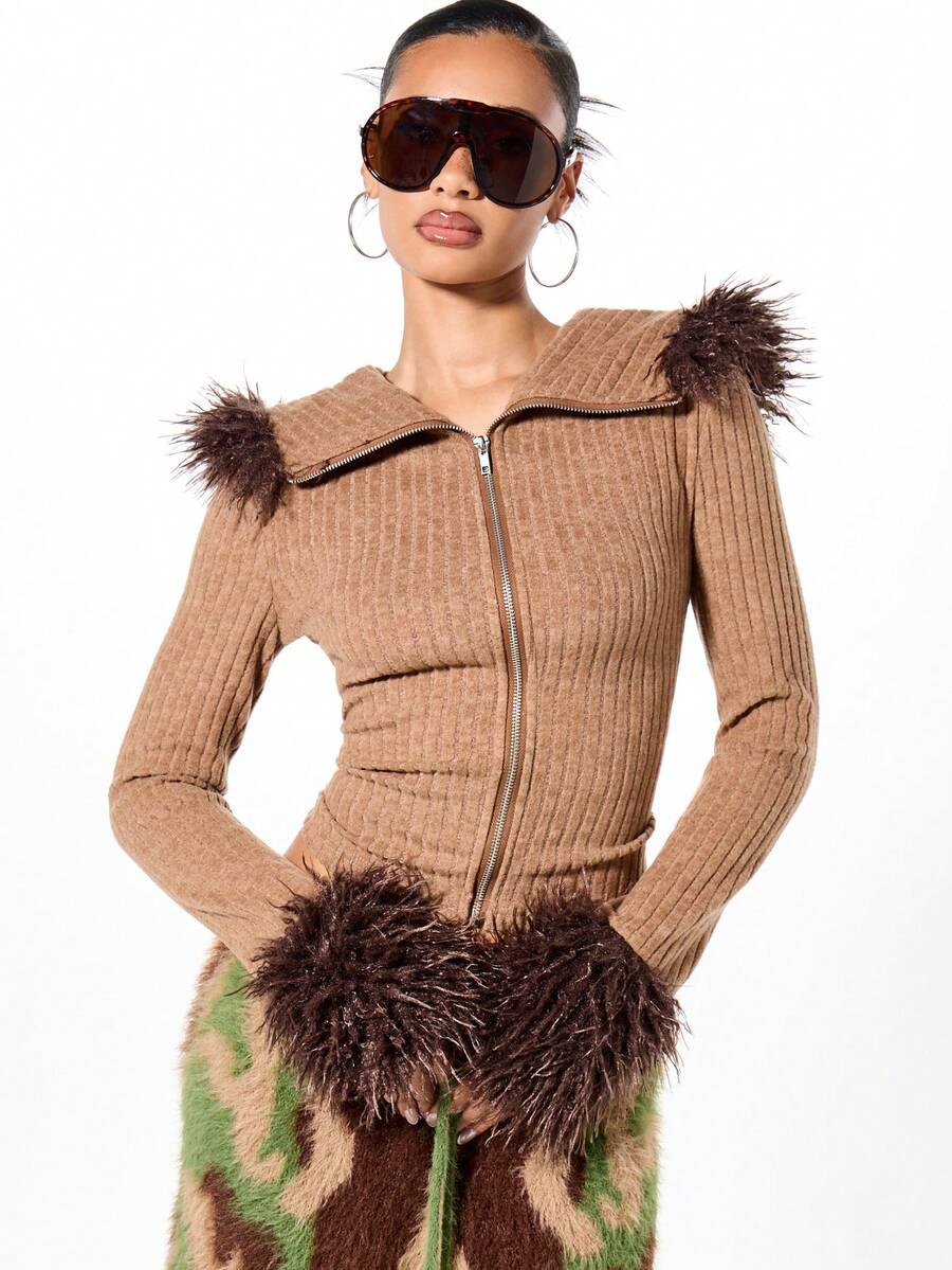 SUMWON WOMEN Áo hoodie dệt kim gân có khóa kéo với viền lông thú giả, tay dài - Cà phê nâu - Xem 1