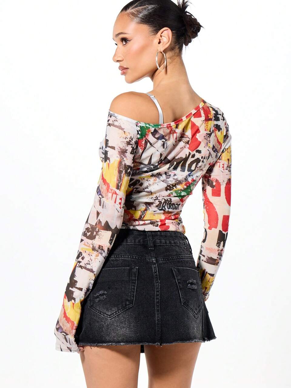 SUMWON WOMEN Blusa de malha com estampa de grafite e ombros de fora