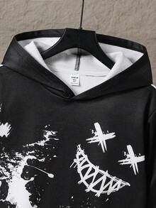 SHEIN 青少年男孩黑色卡通泼墨印花拼接撞色卫衣，休闲校园风，舒适时尚，百搭柔软面料，适合日常穿着、上学、郊游、户外运动、秋冬季节、返校季、假期、派对等场合。男孩图案卫衣，动漫卫衣，青少年男孩图案卫衣，16岁动漫服装。 - 黑與白 - 查看 5