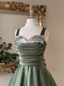 Lovelzi Elegant And Gorgeous Green Satin Fabric Dress For Women. Luxurious Spaghetti Strap Contrast Sequins Pleated Structure. Suspender Fluffy Mid-Dress With Large Hem. Back Strap With Bow. Suitable For Prom Party, Back-To-School Season, Halloween Formal Prom Dress., Semi Formal Dress, For Birthday, Wedding Guest, Graduation, Homecoming