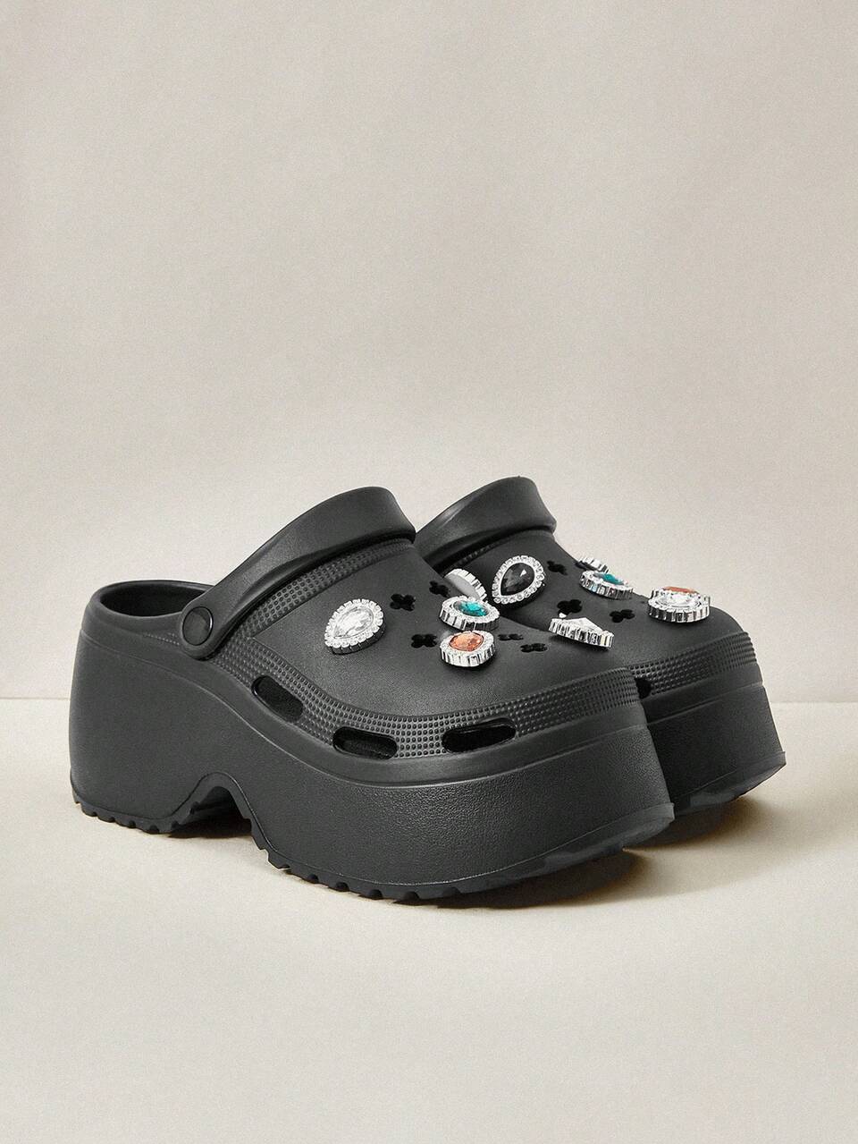 Women Fashionable Detachable DIY Crystal Decoration Perforated Shoes Vacation Shoes Summer Spring Shoes Spring Break Easter For Casual Beach Style