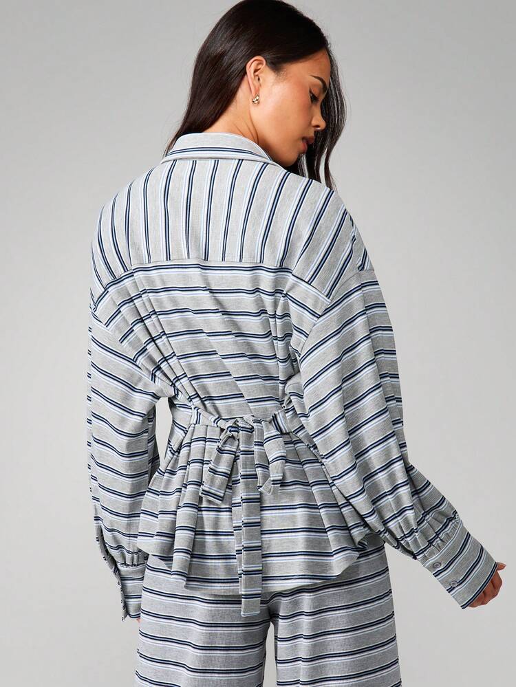 MISSGUIDED Top de botão listrada de manga longa com colarinho, Top estilo pijama, roupa de descanso, top relaxado