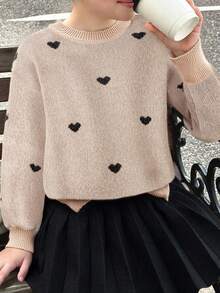 SHEIN Bộ 2 món áo len cổ tròn trễ vai họa tiết trái tim và chân váy xếp ly màu đen trơn cho bé gái tuổi mới lớn, mặc hàng ngày, trở lại trường, những dịp thường ngày, ấm áp cho mùa thu đông, mặc hàng ngày - Màu be - Xem 7