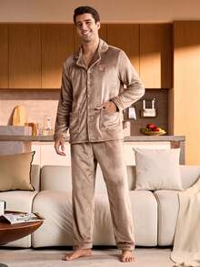 Manfinity Underwear&Sleepwear Basics Men's Fleece Pajama Set, Shirt With 2 Pockets, Pants With 0 Pockets, Lapel Collar, Regular Fit, Casual Style, Fall/Winter Clothes, Fluffy, Cozy