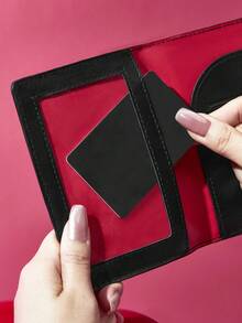 Betty Boop x SHEIN 1个PU皮革卡通人物图案护照夹，可收纳护照和登机牌，包含两个卡槽，适合女性，适合旅行，俏皮、性感、充满爱意，是送礼佳品，也适合派对、节日、情人节等场合。 - 黑色 - 查看 5