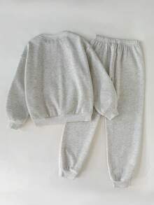 SHEIN Tween Girl 舒适休闲简约标语印花超大圆领长袖连帽衫和修身运动裤套装，适合居家和户外穿着，灰色服装 - 淺灰色 - 查看 3
