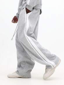 SUMWON 常规款男士全拉链运动夹克和配套直筒运动裤套装，带侧边带细节 - 灰色 - 查看 5