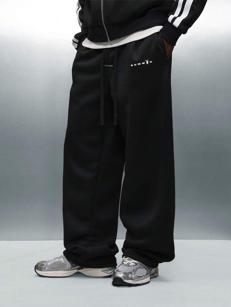 PLAYBOY X SUMWON Weite, plissierte Jogginghose mit Kordelzug