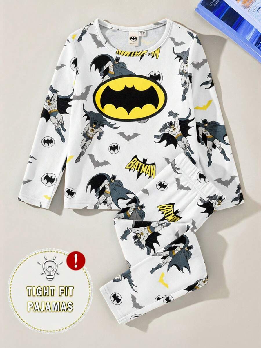 BATMAN X SHEIN 85th 小男孩卡通全身印花针织圆领弹力长袖上衣和裤子睡衣套装 - 白色 - 查看 1