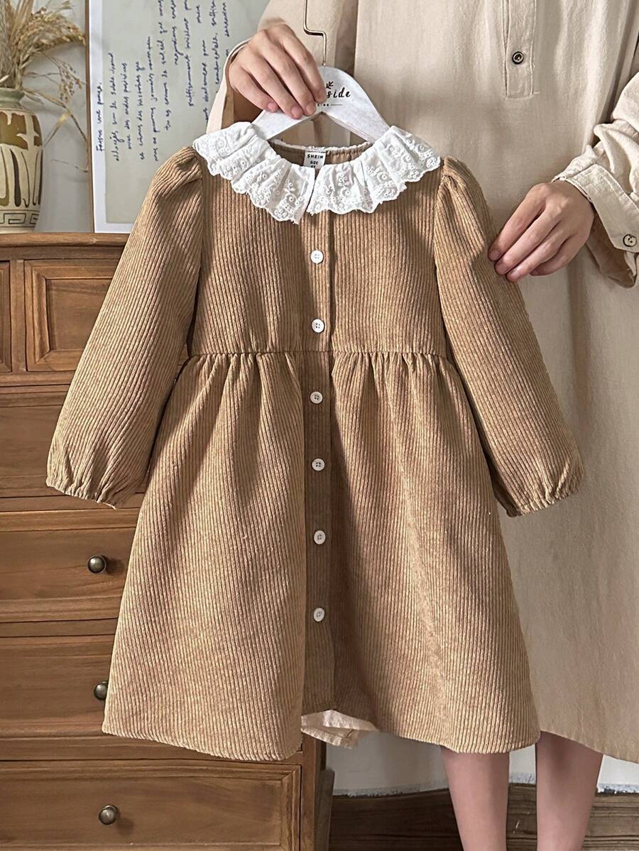Vintaside Kids Vestido casual de estilo coreano con cuello de encaje de manga larga para niñas, apropiado para acampar, vacaciones, reuniones o uso casual diario en clima suave de otoño - Caqui - Ver 1