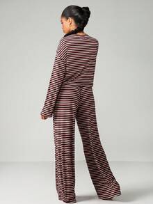 Missguided x Playboy Randigt långärmat set med del av setet, avslappnad loungewear, tvådelad outfit - Multifärgad - Visa 2