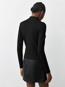 Maija Áo len nữ màu đen trơn, dáng ôm, cổ cao, tay dài, kiểu dáng tối giản, thanh lịch, phù hợp cho đi làm, công sở, đi chơi. Áo cổ cao thời trang, thích hợp cho những dịp đặc biệt. - màu đen - Xem 4