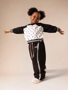 SUMWON Conjunto de sudadera con capucha y pantalones de chándal con estampado de corazón para niñas, ropa casual - Blanco y Negro - Ver 7
