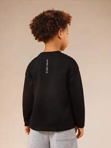 SUMWON 男童长袖圆领套头衫，背面印有文字，常规版型棉混纺上衣 - 黑色 - 查看 2