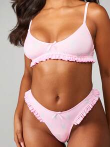 Missguided x Playboy 印花荷叶边细节文胸和丁字裤贴身内衣套装，带荷叶边 - 粉色 - 查看 3