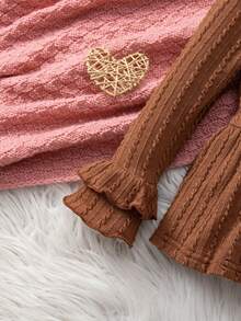 SHEIN Set de 2 piezas de top de manga larga y pantalones casuales de punto con decoración de lazo para bebé niña - Marrón - Ver 3