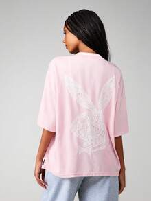 Missguided x Playboy Jersey con cuello en V y detalles de diseño en contraste con aplicación de encaje oversize - Rosa vieja - Ver 2