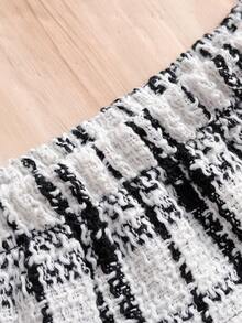 Set di maglietta a maniche lunghe nera e gonna a quadri, semplice e alla moda, per ragazze giovani