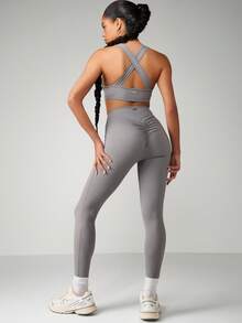 Missguided x Playboy 褶饰运动文胸和紧身裤套装，带有徽标，适合积极的生活方式 - 灰色 - 查看 2