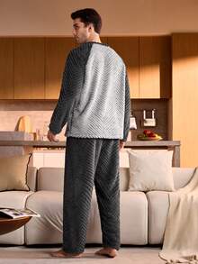 Manfinity Underwear&Sleepwear Basics 秋冬羊毛刺绣圆领长袖长裤舒适休闲男士睡衣套装 - 彩色 - 查看 2