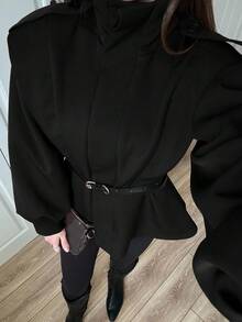 Siren Gaze Jaqueta feminina elegante e chique para o outono/inverno, com cinto incluso, estilo clássico, perfeita para sair, trabalhar ou fazer festas. Nova peça essencial da moda outono/inverno 2025, ideal para o Halloween, Natal e Dia Nacional da Arábia Saudita. Blusa preta discreta para o trabalho, blusa preta casual. - Preto - Ver 5