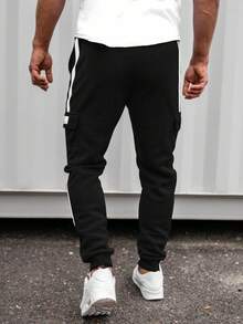 SHEIN 青少年男童休闲条纹灰黑织带口袋抽绳运动裤套装，适合秋季、冬季穿着，保暖舒适，可用于上学、居家、日常穿着、运动、生日派对、郊游等场合。百搭、简约、保暖内衬。 - 黑色 - 查看 3