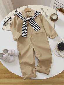 男童卡其色连体衣，黑白条纹领口，多口袋设计，实用又可爱，适合日常穿着、旅行、上学、探访等场合。 - 卡其色 - 查看 1