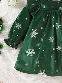 SHEIN Playful Pals 1 新款女婴时尚简约绿色丝绒雪花图案圆领荷叶边长袖拼接连衣裙，适合春秋季日常穿着、户外活动、圣诞节等场合，女婴连衣裙 - 綠色 - 查看 5