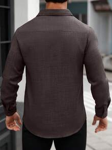 Manfinity Homme 男士極簡純色前開鈕扣長袖紋理襯衫，秋季深棕色商務休閒正式襯衫 - 咖啡棕 - 查看 2