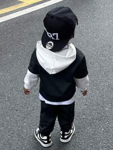 SHEIN 2pcs Baby Boy Autumn/Winter Outfit, Funny Pattern Black Main Body With White Hooded Top And Pants Lining, Suitable For Halloween, Birthday, Christmas, School, Baby Boy Clothing Set - Multicolor - View 2