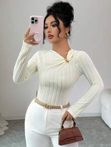 SHEIN Elenzya 女士纯色提花纹理面料不规则金属纽扣斜V领收腰性感设计感高端优雅百搭返校派对单品独立日长袖T恤 - 淡黃色 - 查看 3