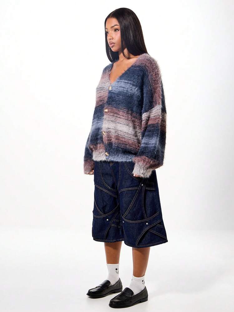 SUMWON WOMEN 太めのストライプ フワフワ ボタン前開きカーディガン、横方向のカラーブロックパターン、秋冬ニットウェア